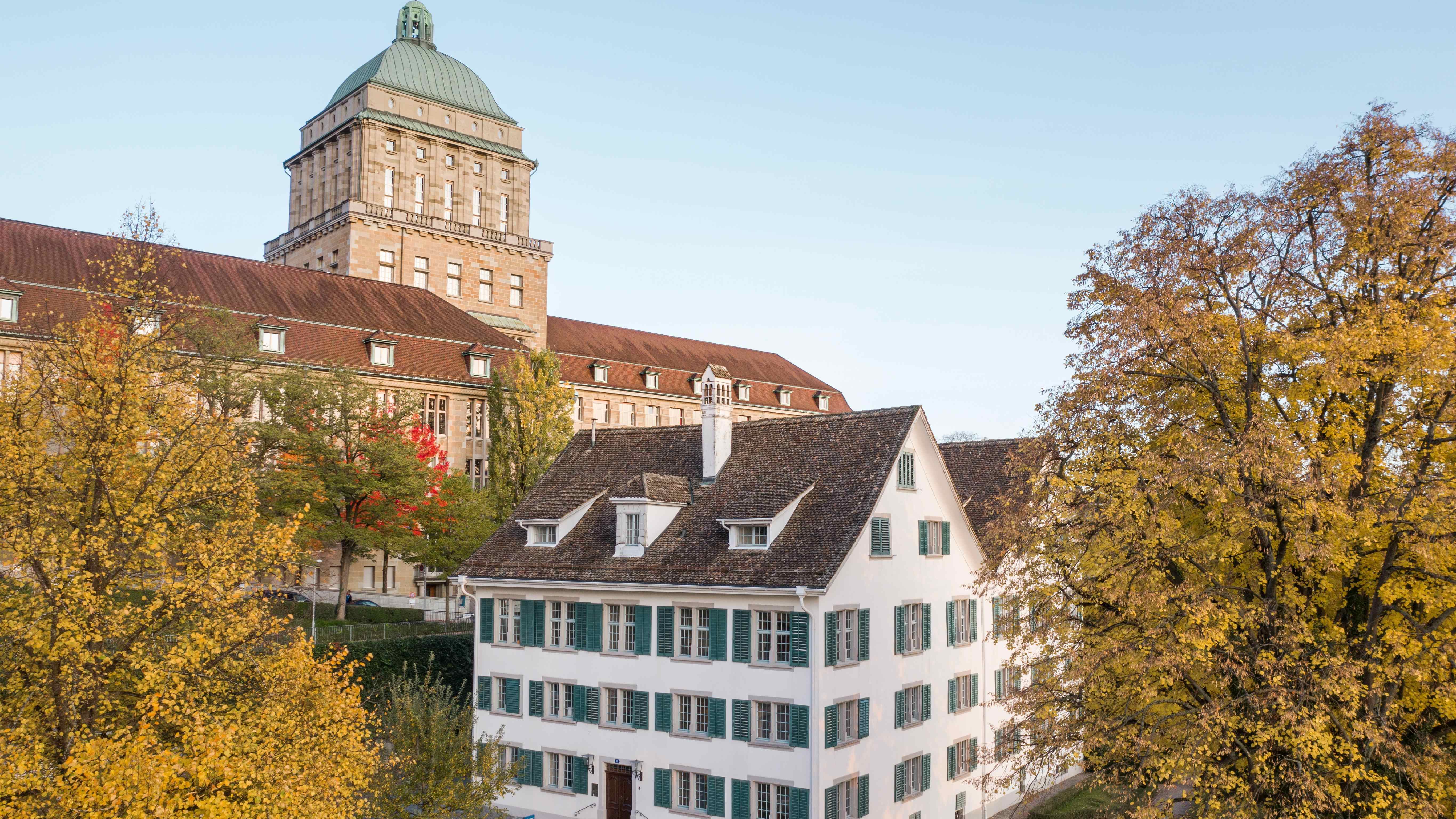 UZH centre house in autumn